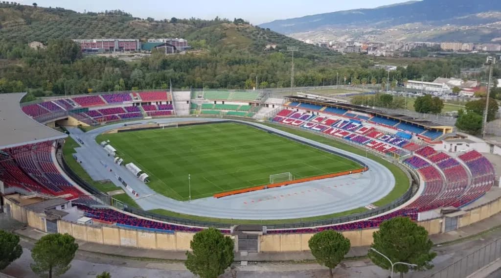 Stadio Marulla, il Comune sospende la convenzione con il Cosenza Calcio