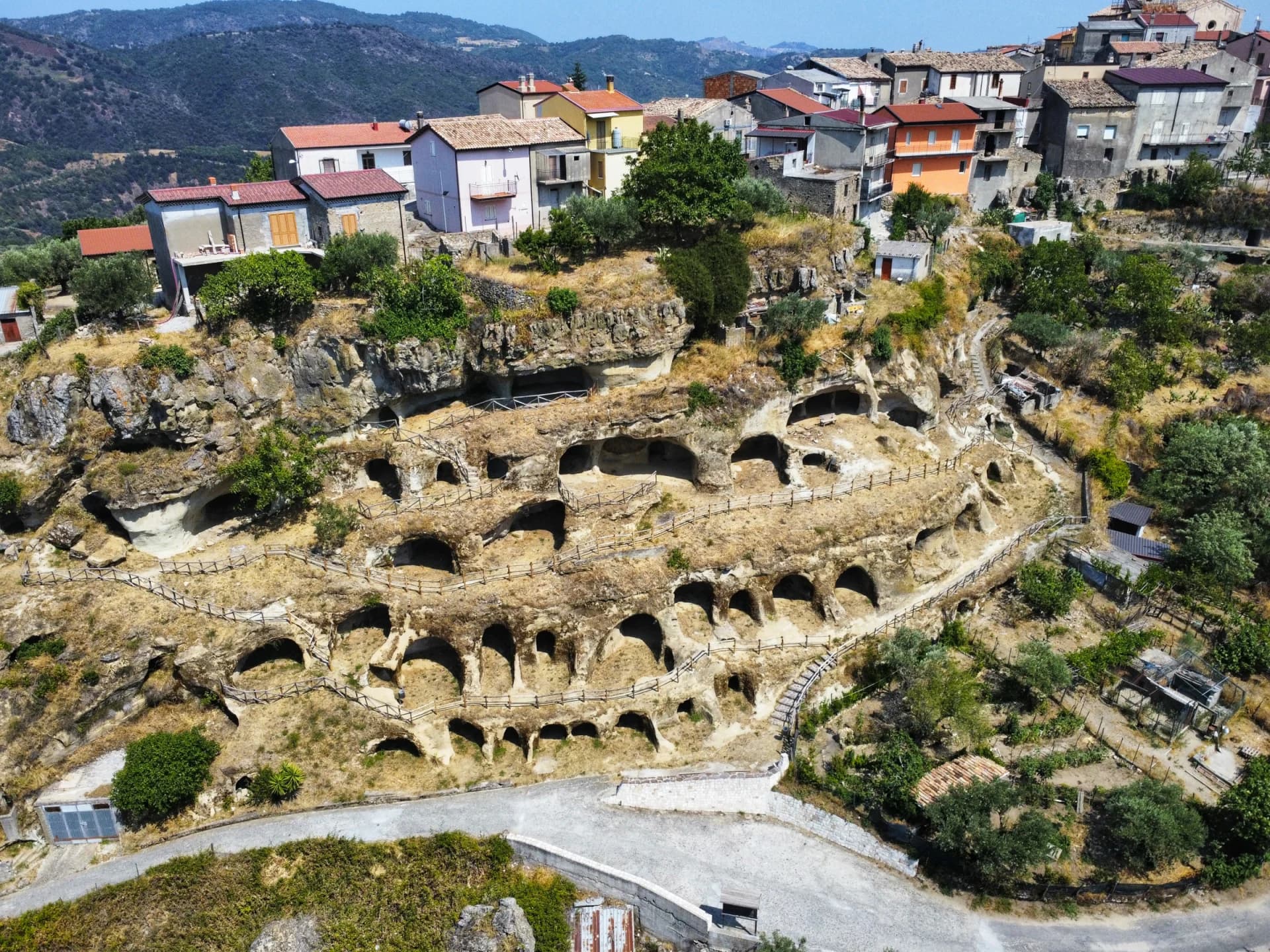 Le Grotte Rupestri di Verzino candidate ai “Luoghi del Cuore” del FAI: al via la raccolta voti