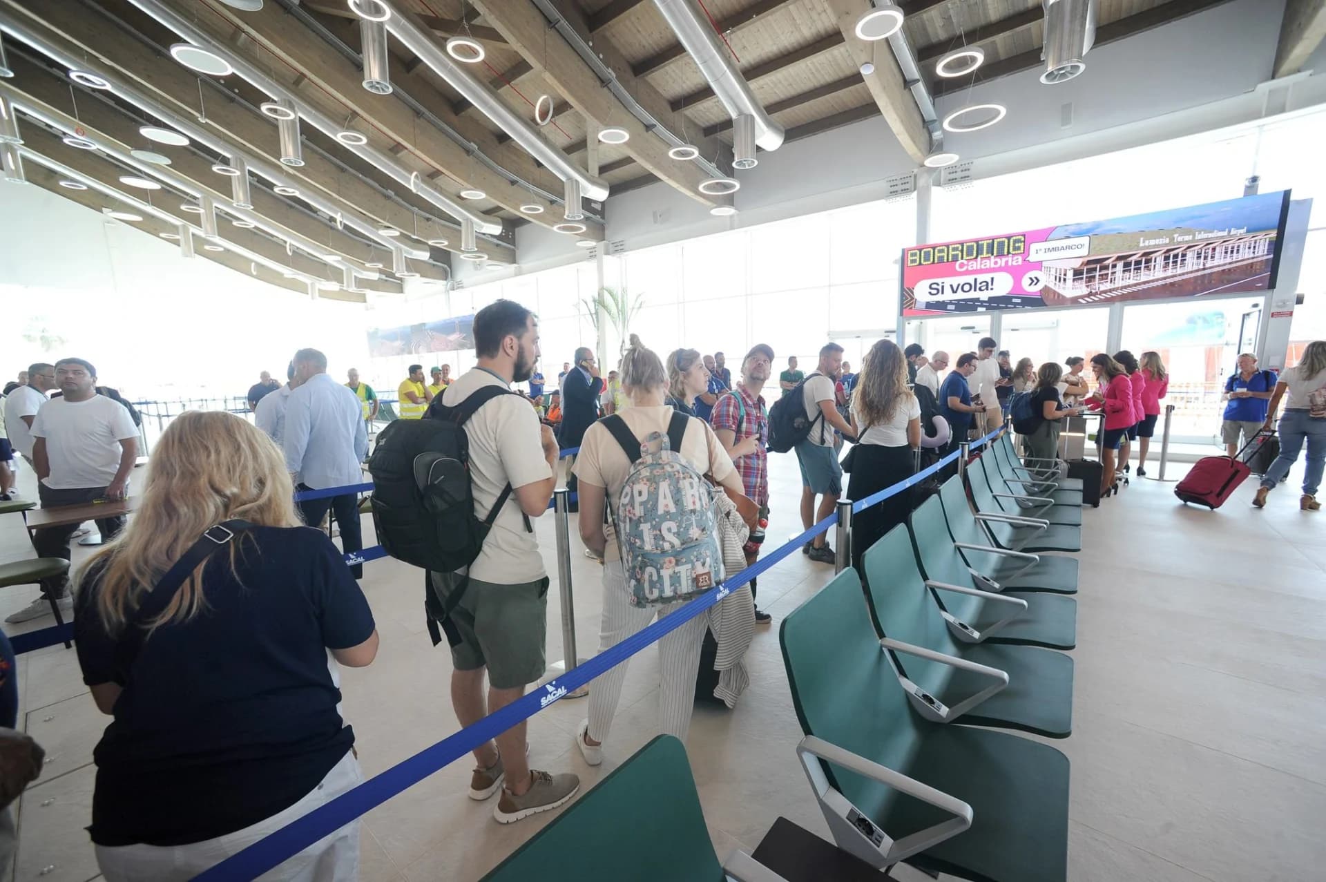 Aeroporto di Lamezia Terme, boom a settembre: oltre 390mila passeggeri e un balzo del 23%